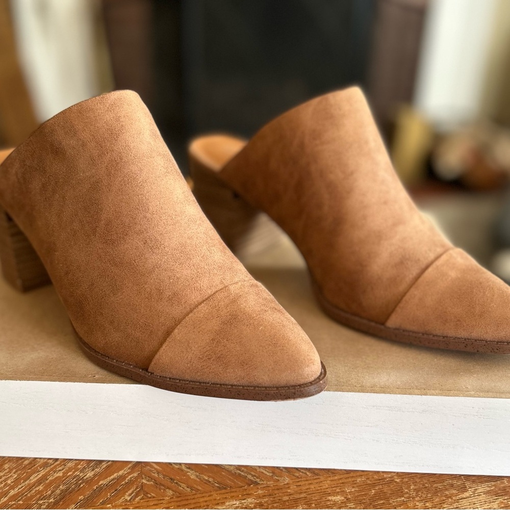Report Women's Tan Suede Mules